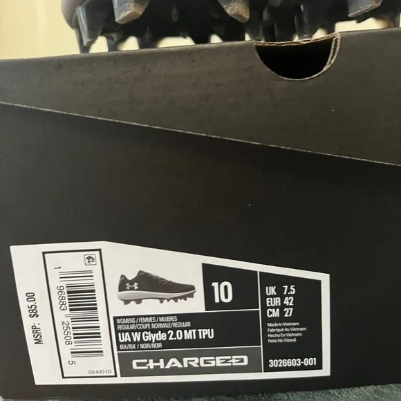 Baseball Cleats - Picture 4 of 12